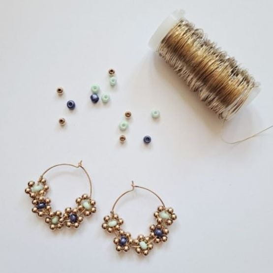 Atelier création bijoux DIY Paris pour apprendre le montage - Perles Corner