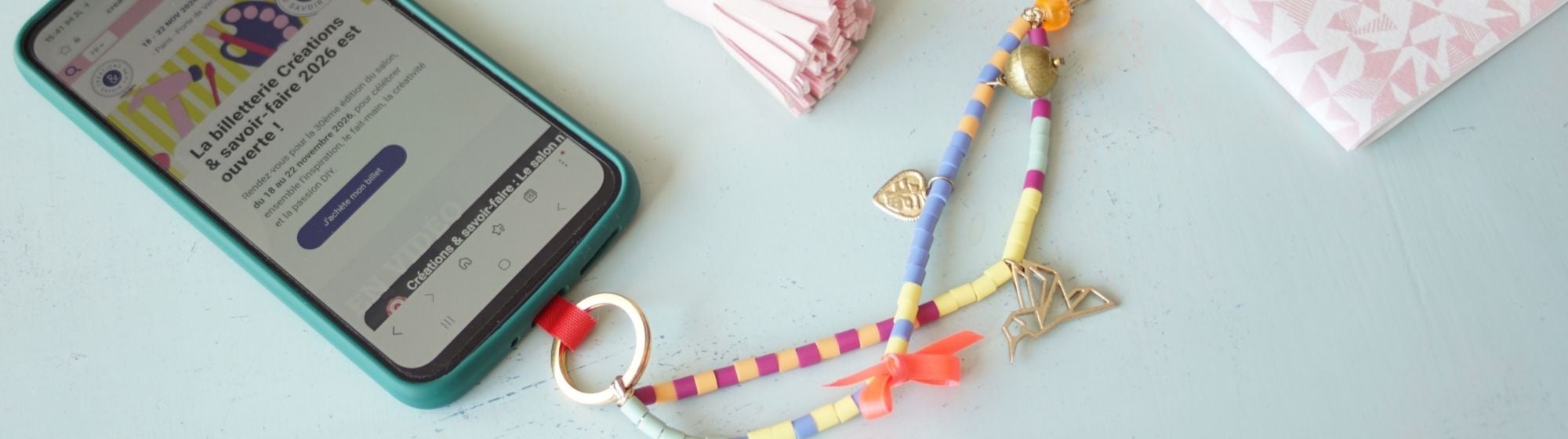 Tutoriel pour créer un bijou de téléphone personnalisé avec des perles